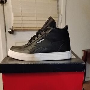 Reebok Men's Black and White Mid-Top Sneakers